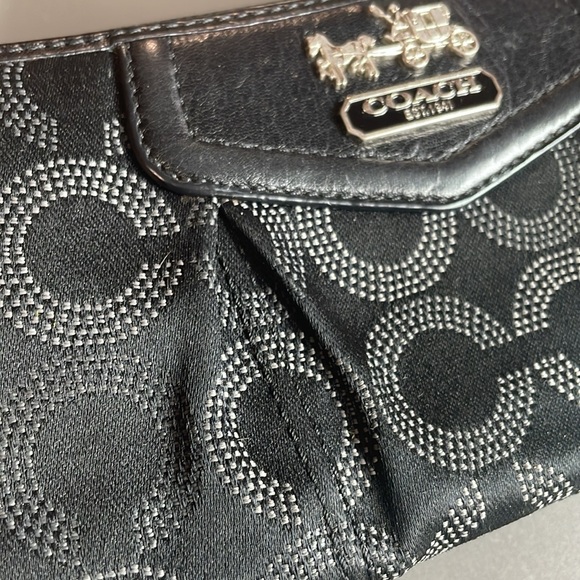 Coach zip wallet black canvas/leather with C stitching details in excellent cond - Picture 4 of 11